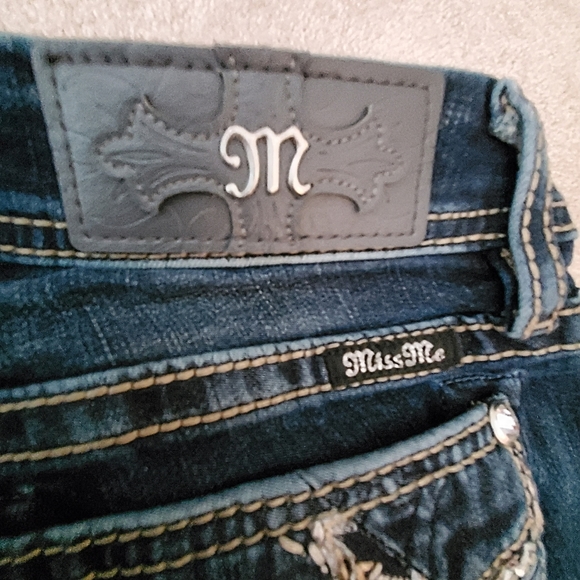 Miss Me Mid Rise Easy Skinny Denim Jeans Buckle 26 EUC Womens - Picture 5 of 12